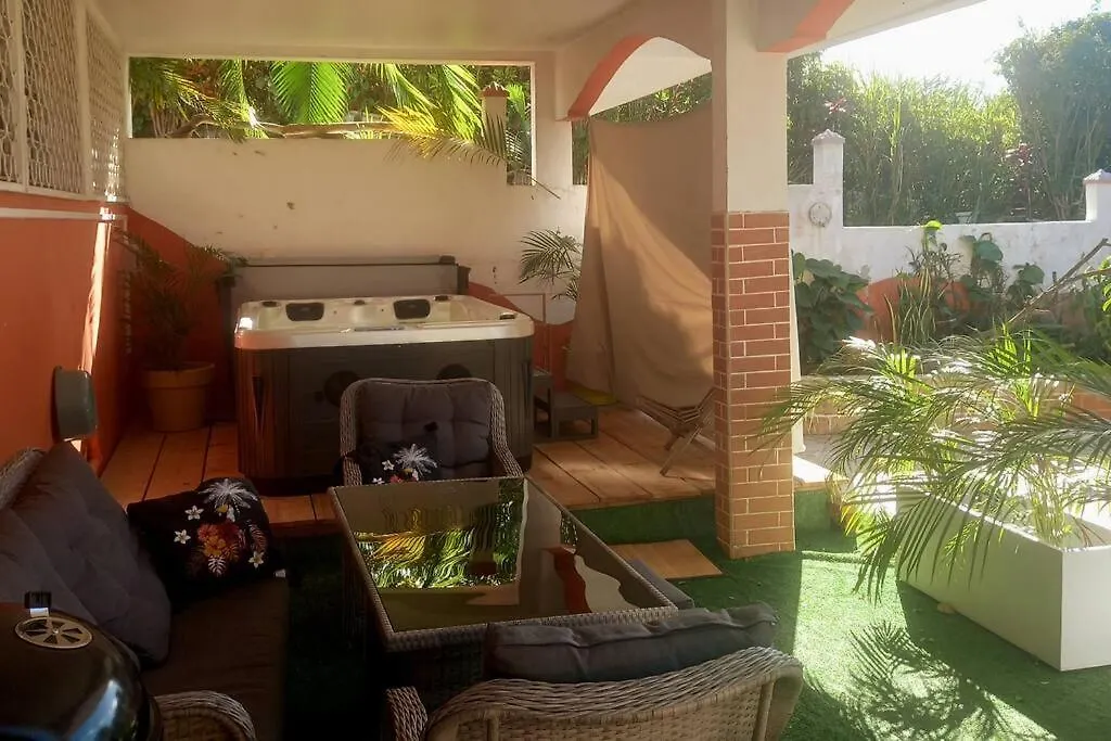 Semesterbostad La Perle Rose {3 Ch. - 6 A 8 Pers.} Villa Sainte-Rose